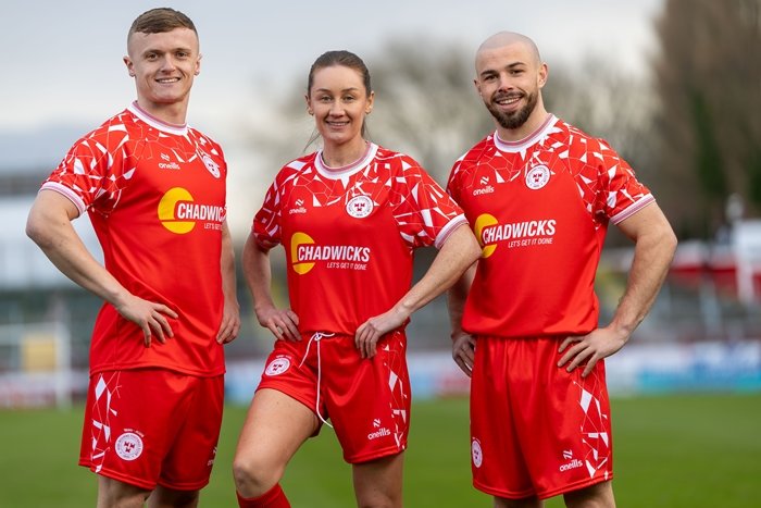 Signpost of Chadwicks Unveiled as Shelbourne Football Club Lead Sponsor