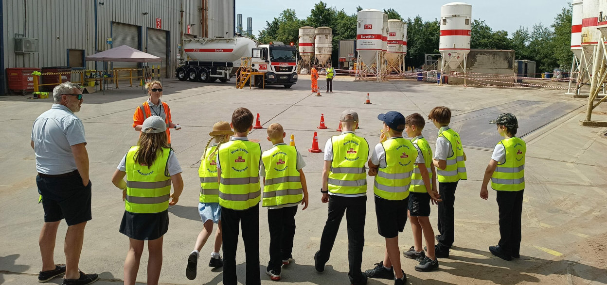 Signpost of CPI EuroMix Supports Children with an Interactive School Visit 